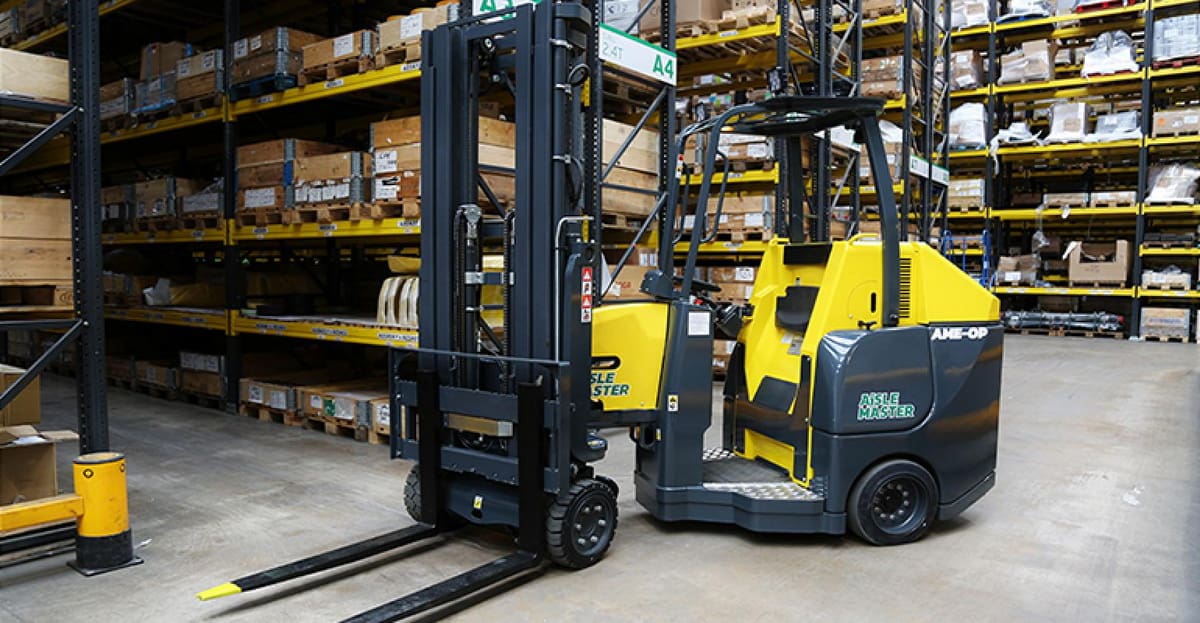 Read more about the article Combilift launches new Aisle Master Order Picker