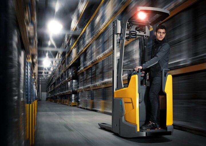 electric pallet stacker